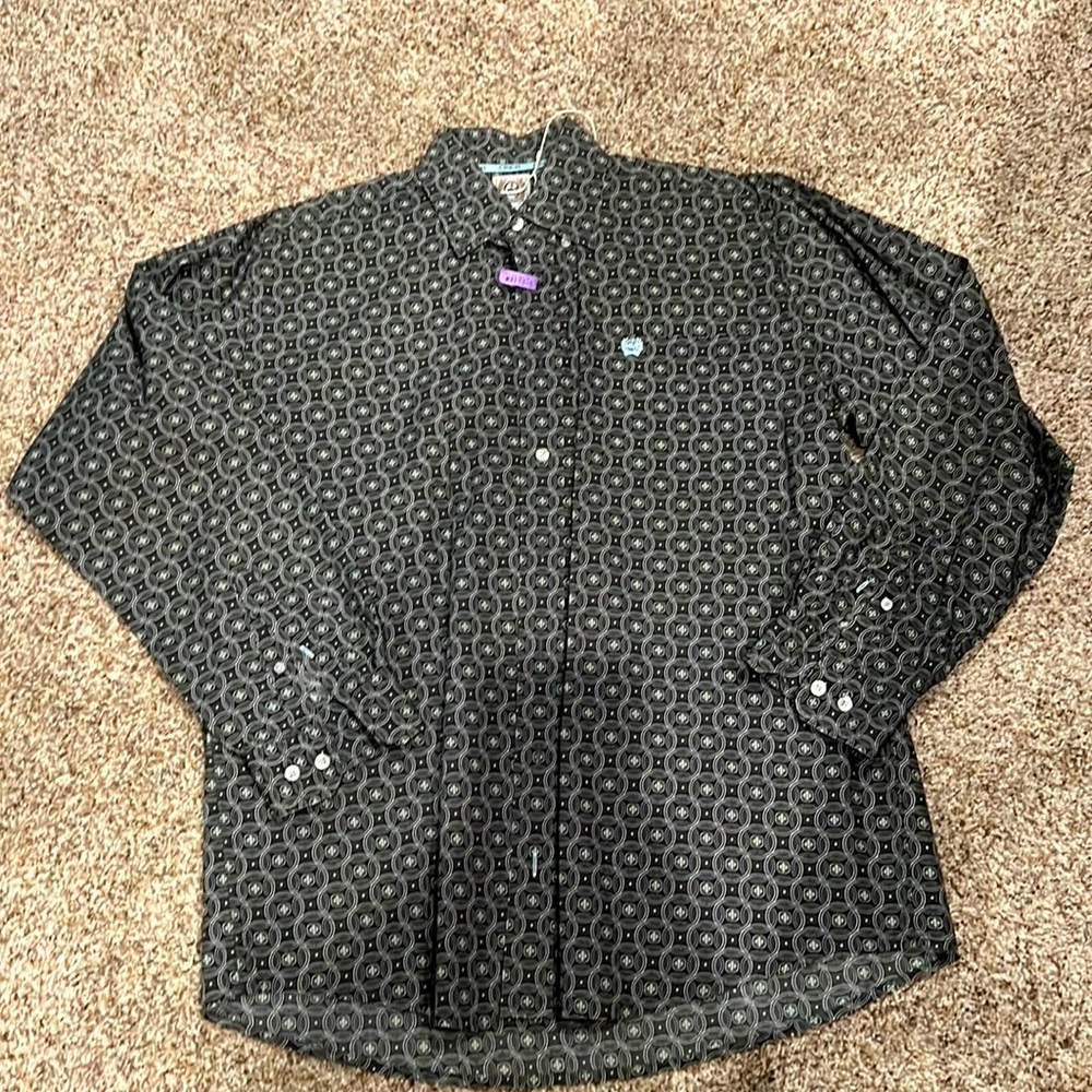 Black and white print button up